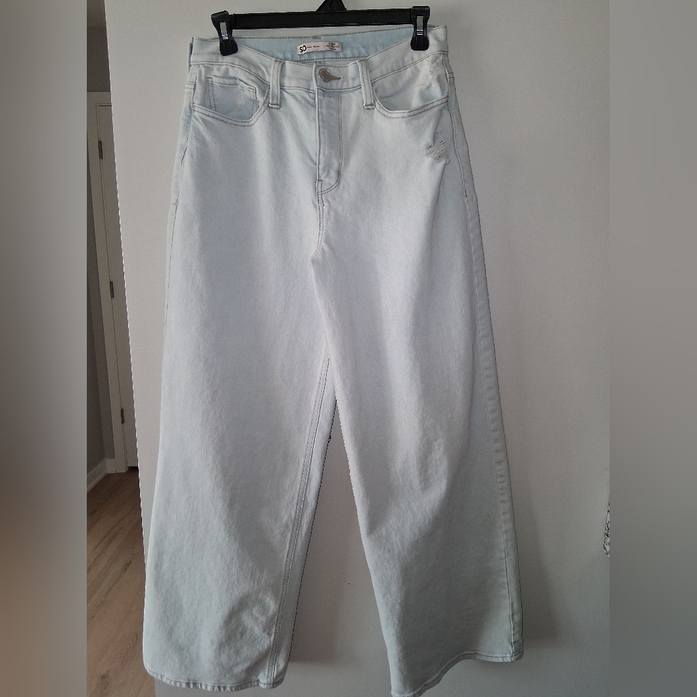 SO Women's Wide-Leg Jeans in Light Wash Blue
